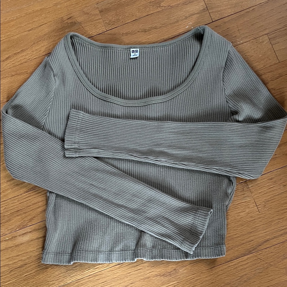 Uniqlo Ribbed Long Sleeve cropped shirt